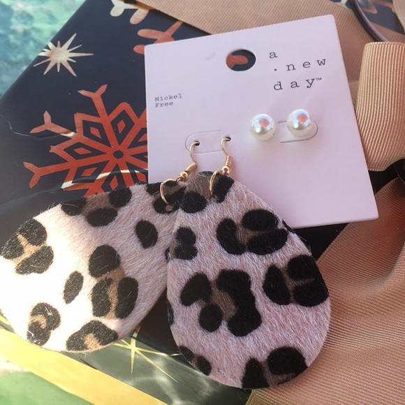 Earrings bundle 3/20 - Picture 1 of 2